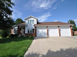 1800 Montego Dr, Bismarck, ND 58503