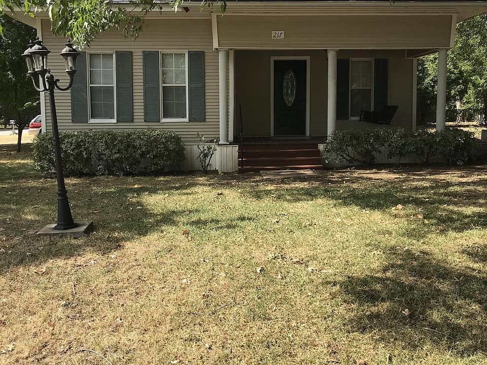 1st image of 217 W Avenue D
