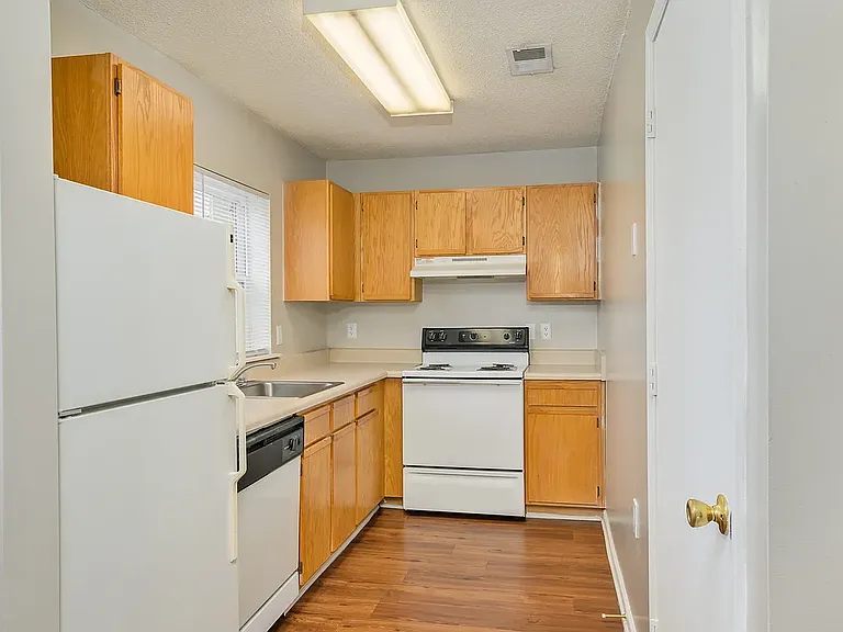 Griffith Commons Apartments — Photo 4
