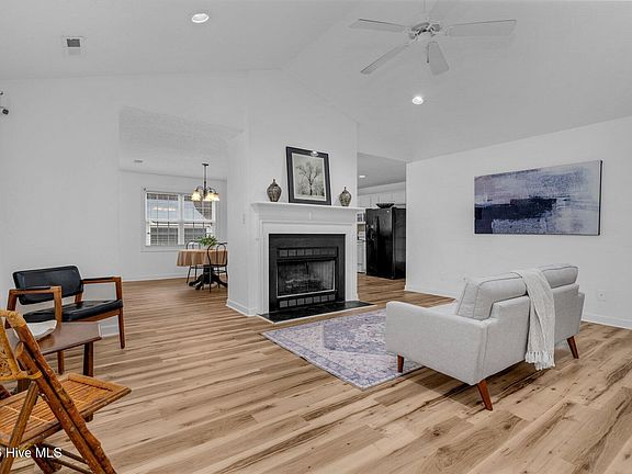 2nd image of 1621 Greys Mill Road