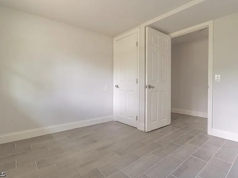 215 Delray Ave — Photo 11