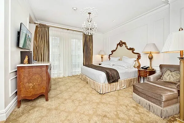 Sold by Level Group | media 12
