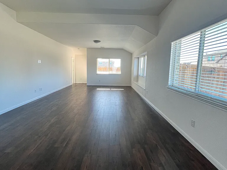 1204 Sumner St — Photo 8