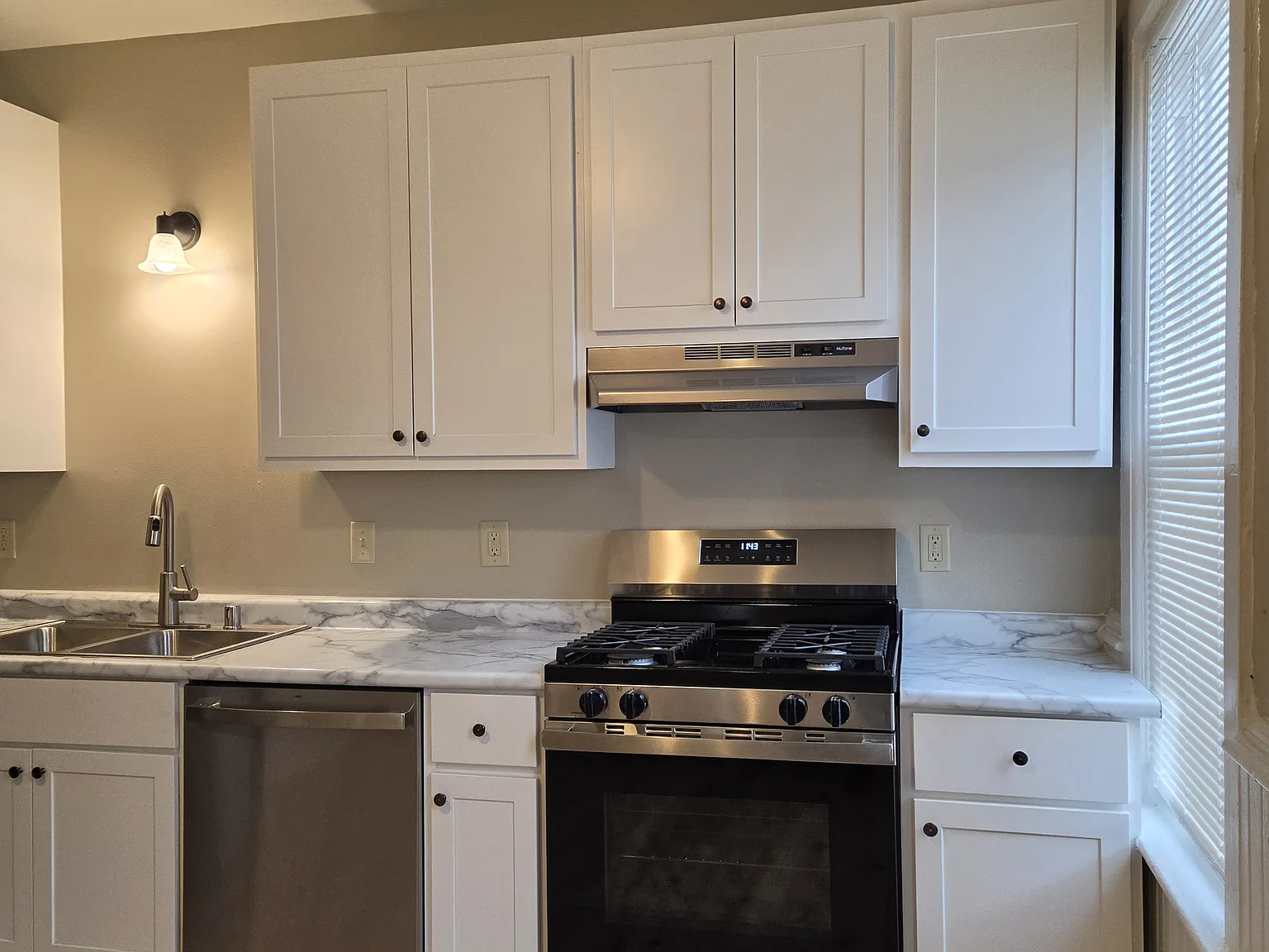 814 E Lincoln Ave — Photo 2