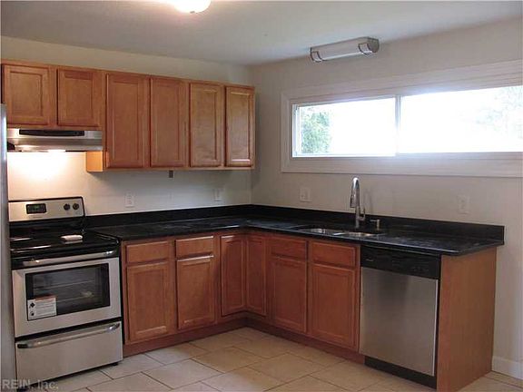 4th image of 1203 Cavalier Blvd