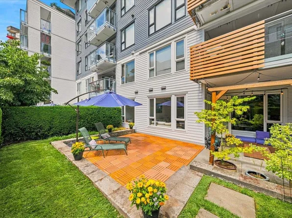 221 E 3rd St #3, North Vancouver, BC V7L 0C1