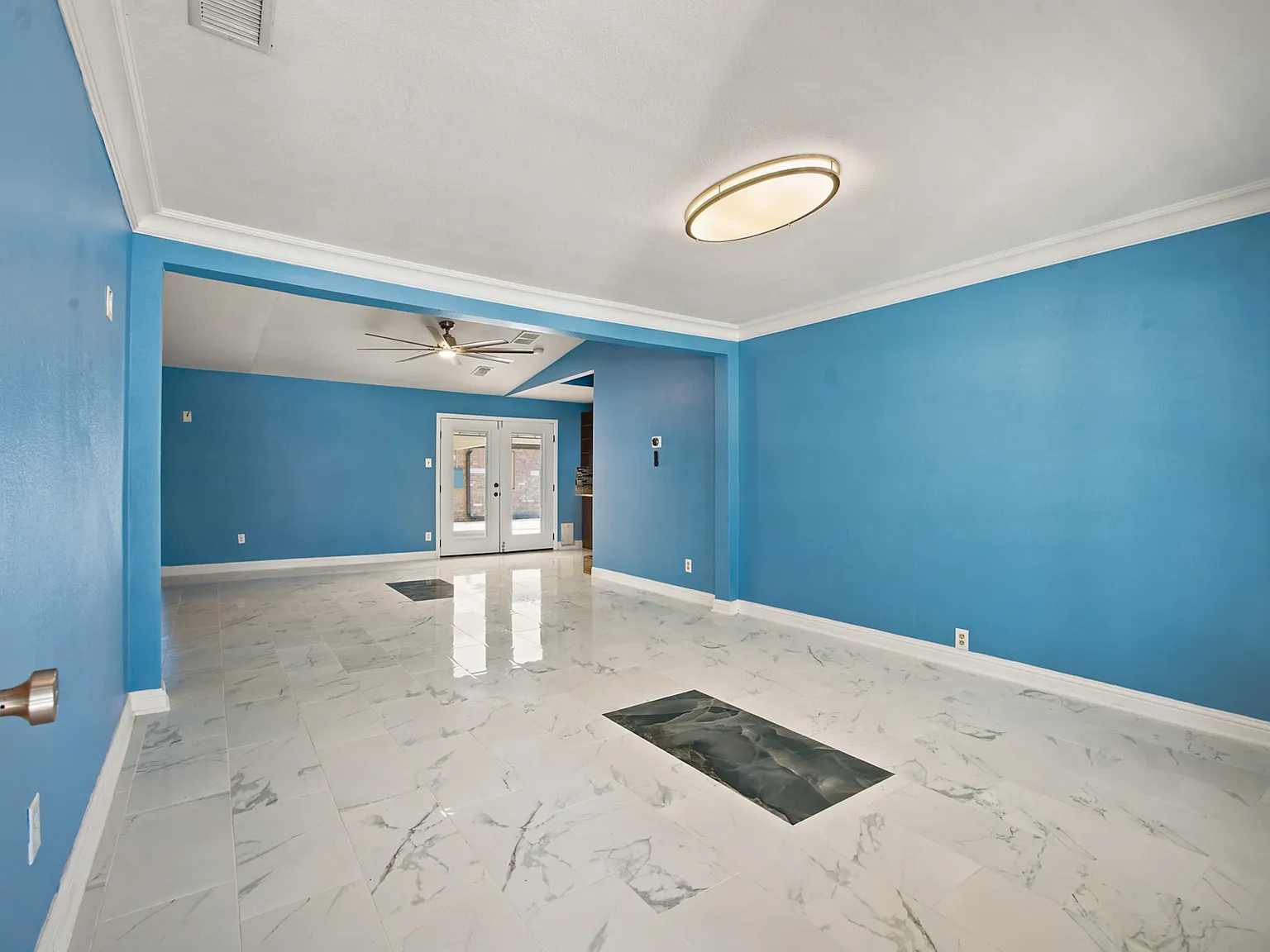 5 bed, 2818 sqft, $3,495 — Photo 2