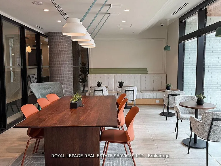 1660 Bloor St W #401 — Photo 15