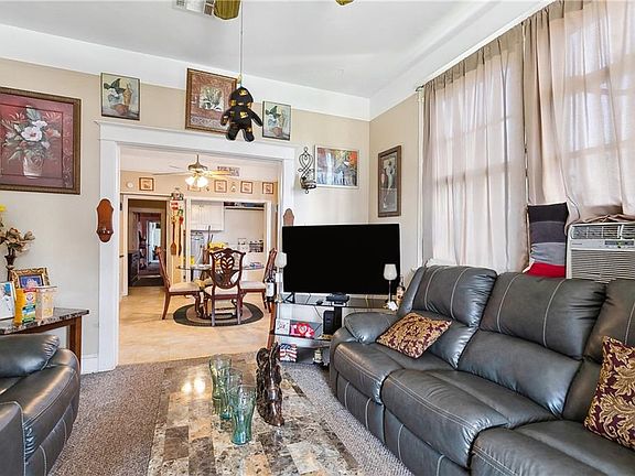 4th image of 452-454 Westwood Dr