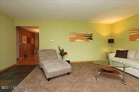 5th image of 7300 Mountain Ash Dr SE