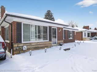 16786 Sprenger Ave, Eastpointe, MI 48021