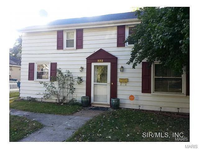 332 Strong Ave photo 1
