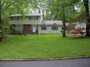 11 Sherwood Ln, Green Brook, NJ 08812
