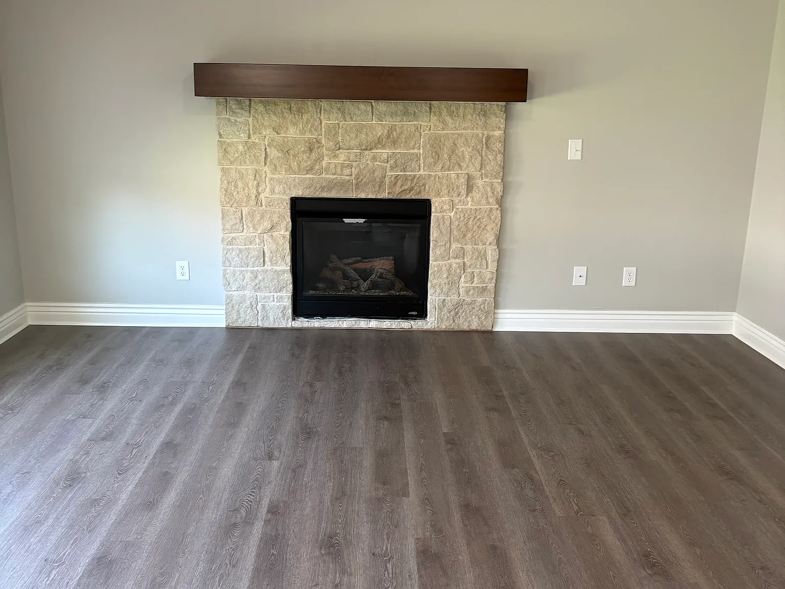 4 bed, 2401 sqft, $2,695 — Photo 2