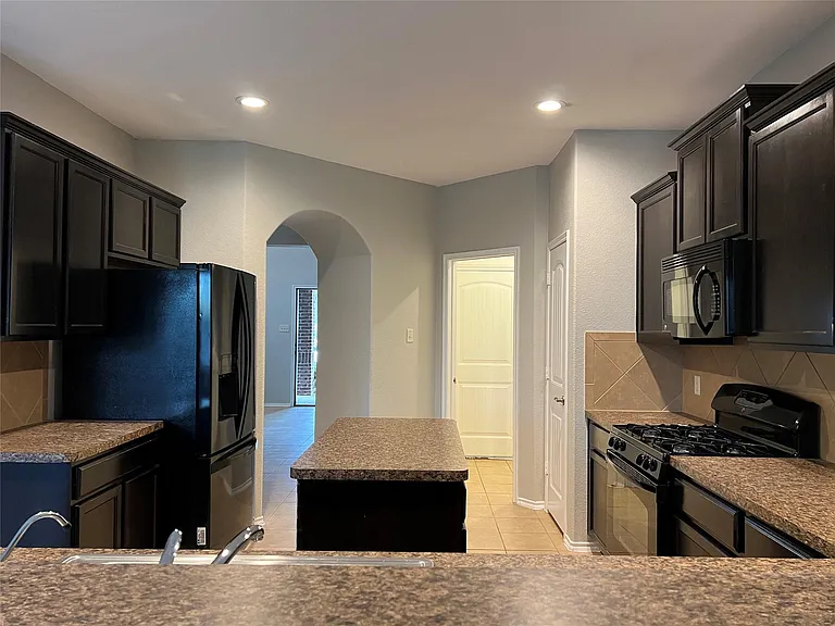 1115 Gaines Rd — Photo 5