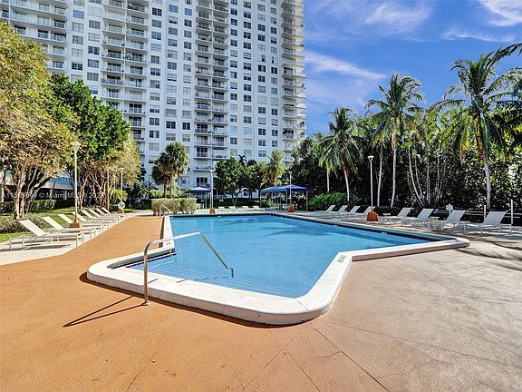 5th image of 2851 NE 183rd St APT 1814E