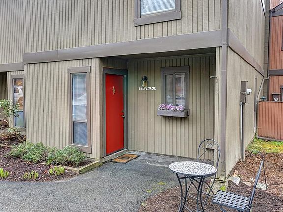 3rd image of 11823 S Briar Patch Dr