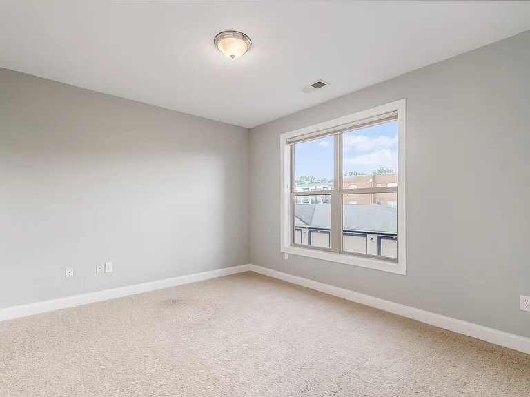 925 Ingleside Ave #215 — Photo 23