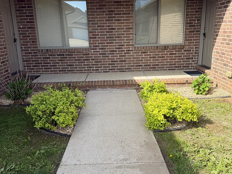 4039 S Fort Ave — Photo 3