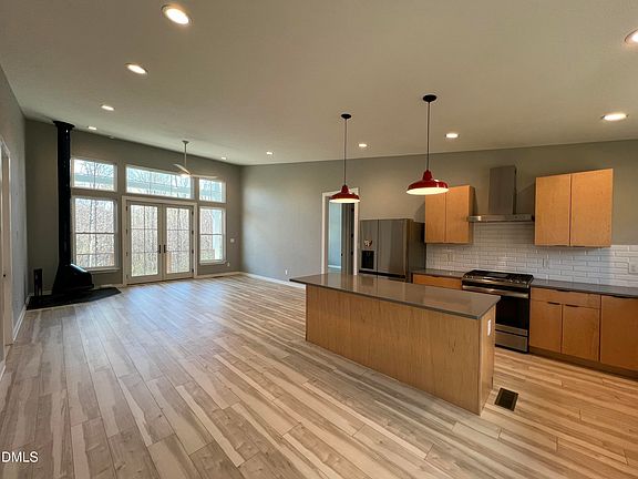 3rd image of 5470 Thom Rd