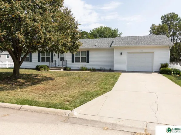 1302 N Wisconsin Ave, York, NE 68467