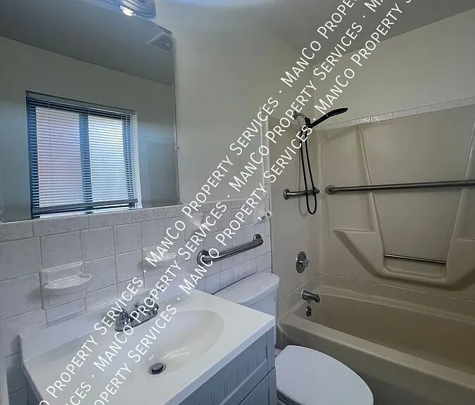 1304 Devon Ave #4 — Photo 6
