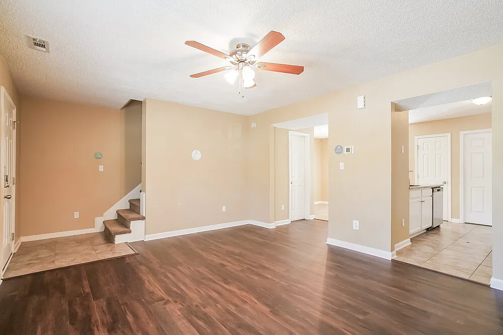 3 bed, 2.5 bath, 1185 sqft, $1,845 — Photo 4