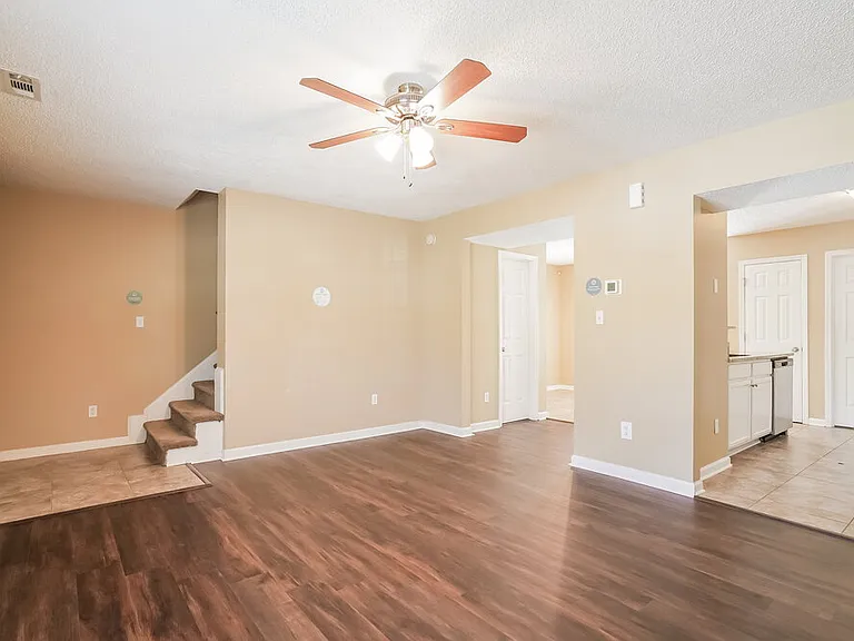 2517 Dandridge Dr — Photo 4