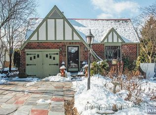 222 Roosevelt Ave, Hasbrouck Heights, NJ 07604