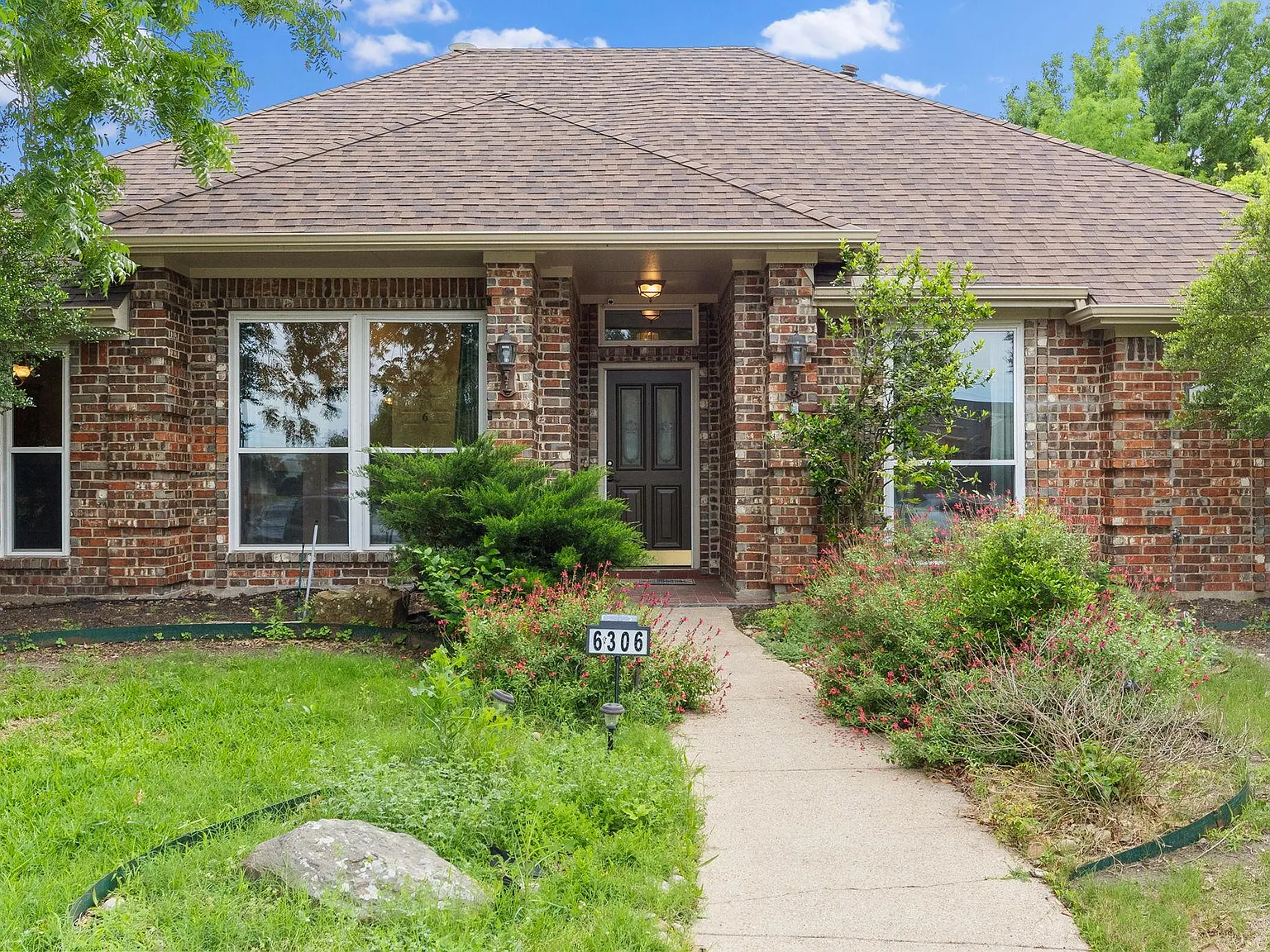 4 bed, 3.0 bath, 2405 sqft, $901 — Photo 3