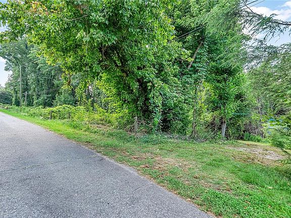 3rd image of 408 Woodland Blvd