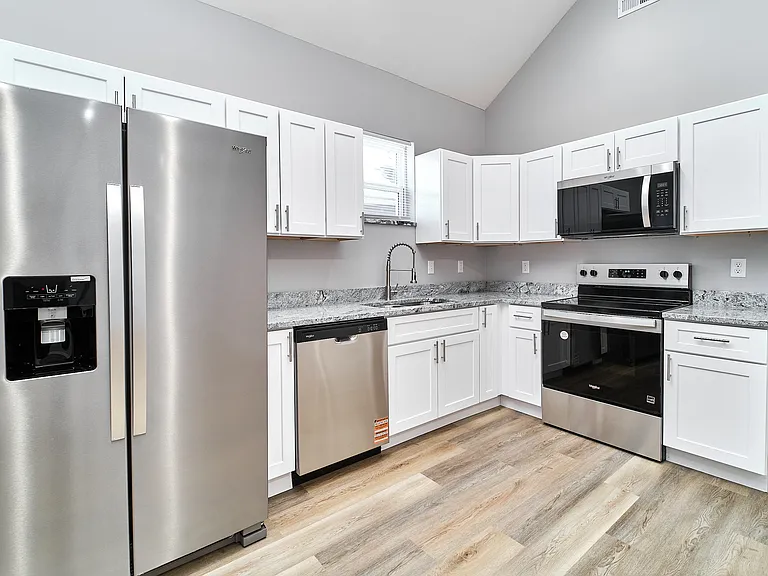 415 N Dequincy St #B — Photo 7