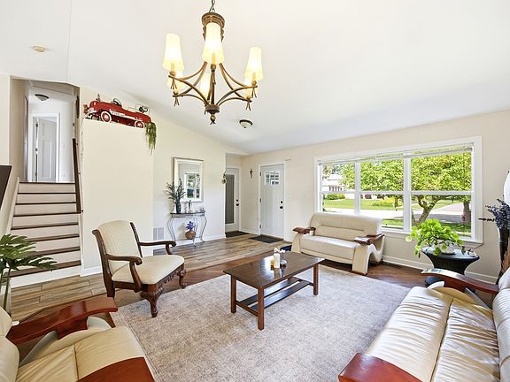 4th image of 2438 Lotus Dr