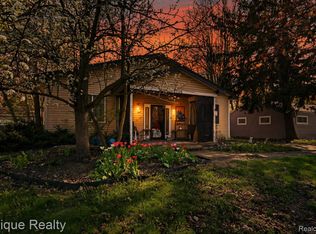 2706 Genes Dr, Auburn Hills, MI 48326