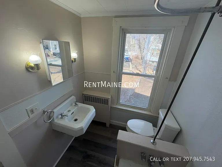 145 Essex St #B — Photo 8