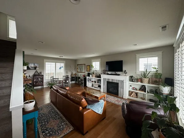 7920 NE Schuyler St, Portland, OR 97213
