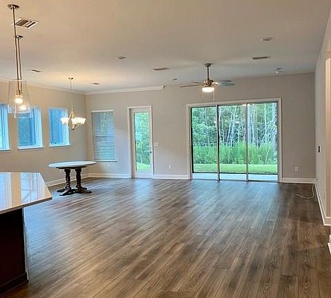 3rd image of 152 Constitution Dr