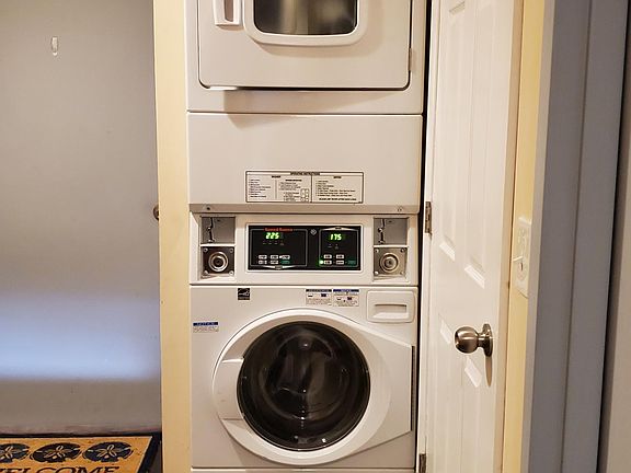 5th image of 1922 Fairmount Ave #3F