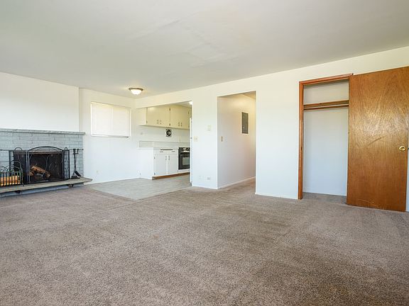 2nd image of 9244 Greenwood Ave N APT 4