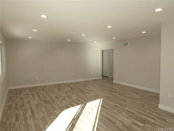 4th image of 6609 Gazette Ave