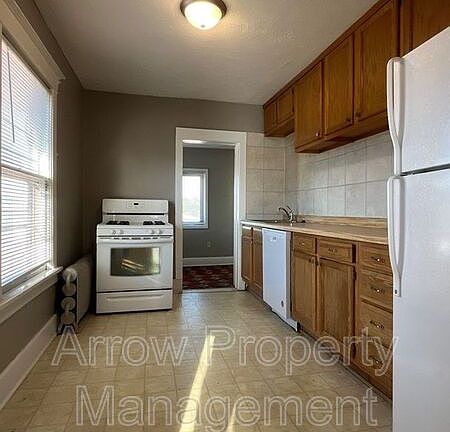 5th image of 2047 S 18th St