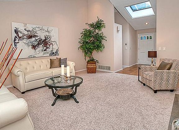 Entry/Living Room