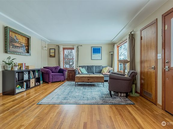 5th image of 504 Sturm Street
