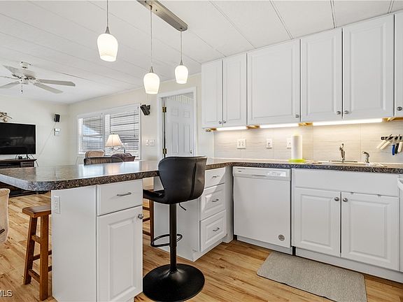 3rd image of 3117 Saturn Cir