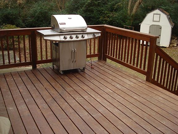 Grill with natural gas line - no need for refueling.