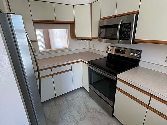 2nd image of 1367 Hanover Avenue #103