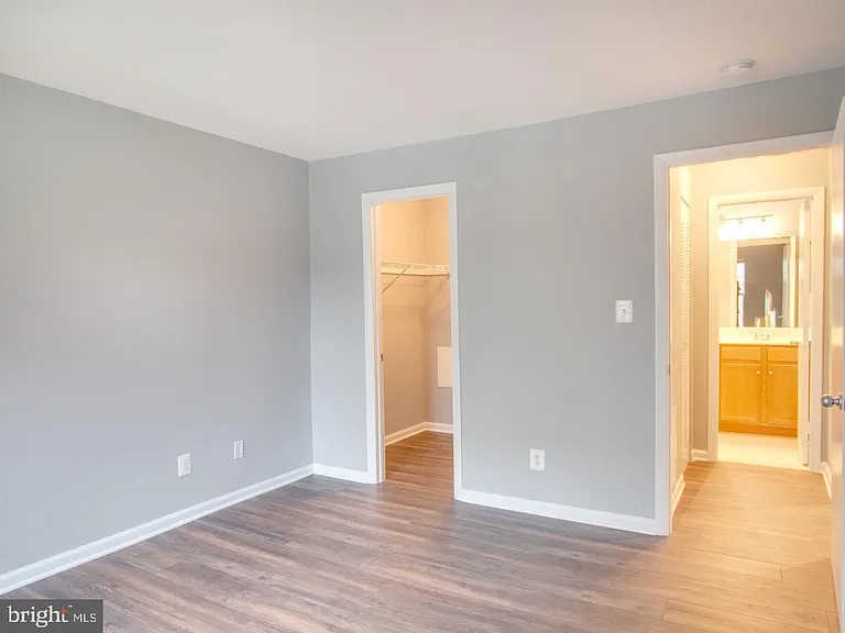 11710 Olde English Dr #G — Photo 10