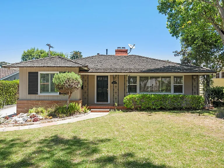 3409 Palos Verdes Dr N — Photo 1