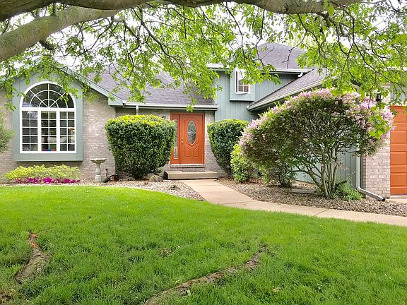 3rd image of 310 Berkshire Ct