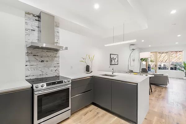 1st image of 85 Carlton Ave Floor 1